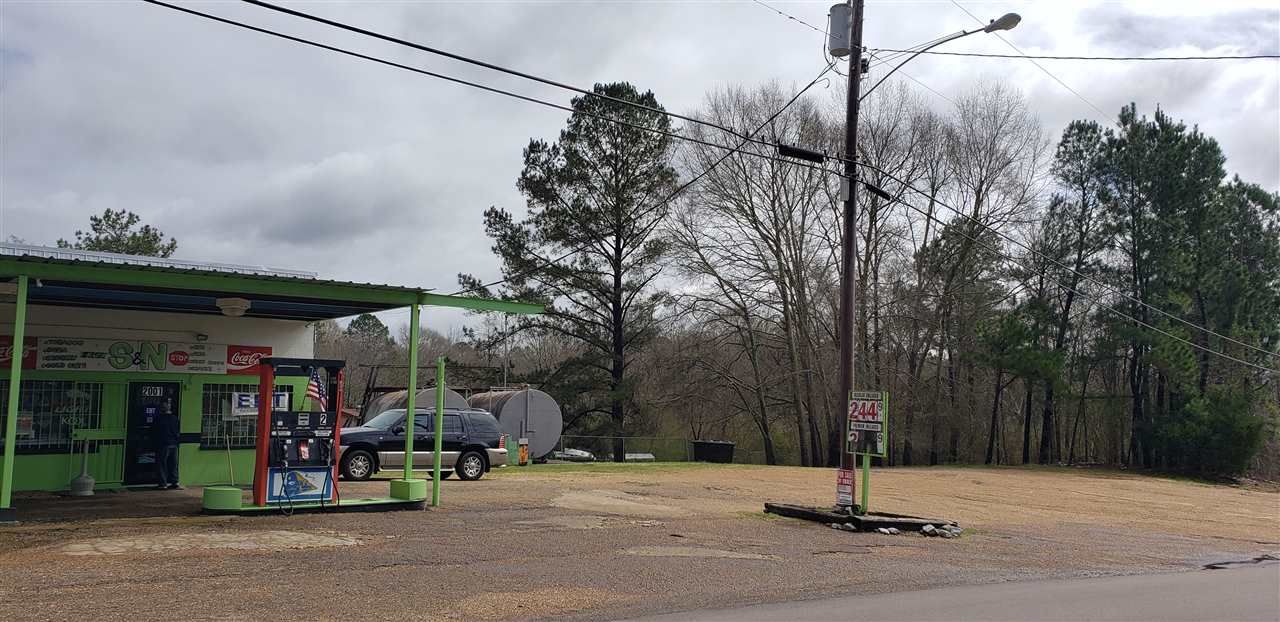 2011 Monticello St, Hazlehurst, MS 39083